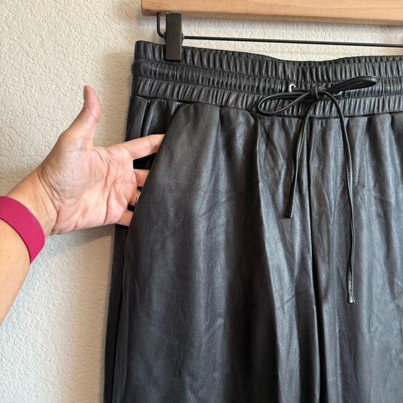 Loft Black Pull On Drawstring Elastic Waist Faux Leather Vegan Ankle Pants Sz SM - Picture 3 of 13